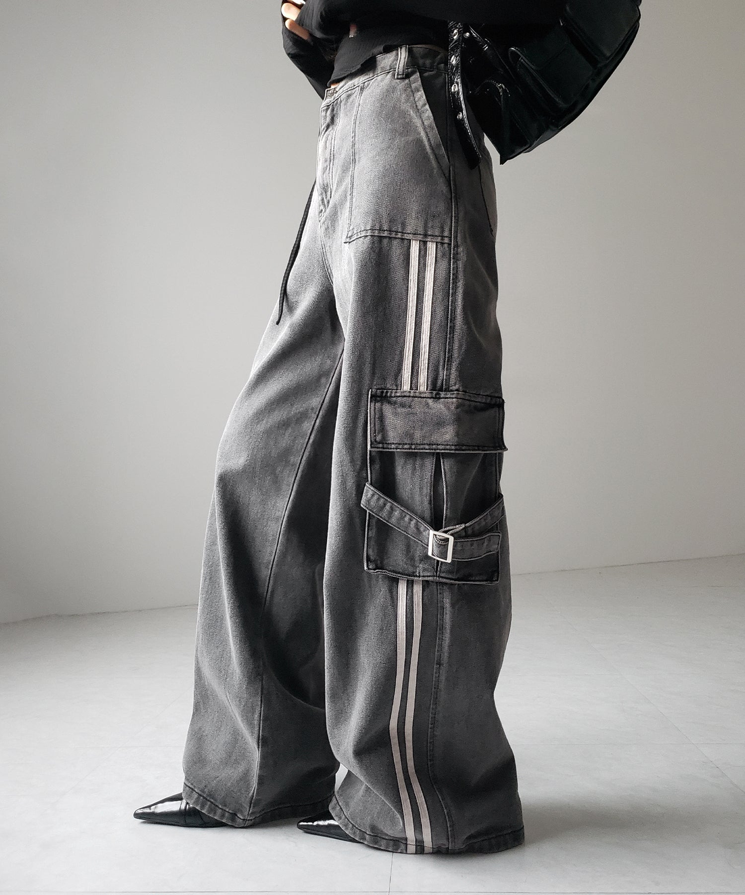 【 ２color ／ ４size 】サイドラインストレートカーゴデニムパンツ ／ sideline straight cargo denim pants