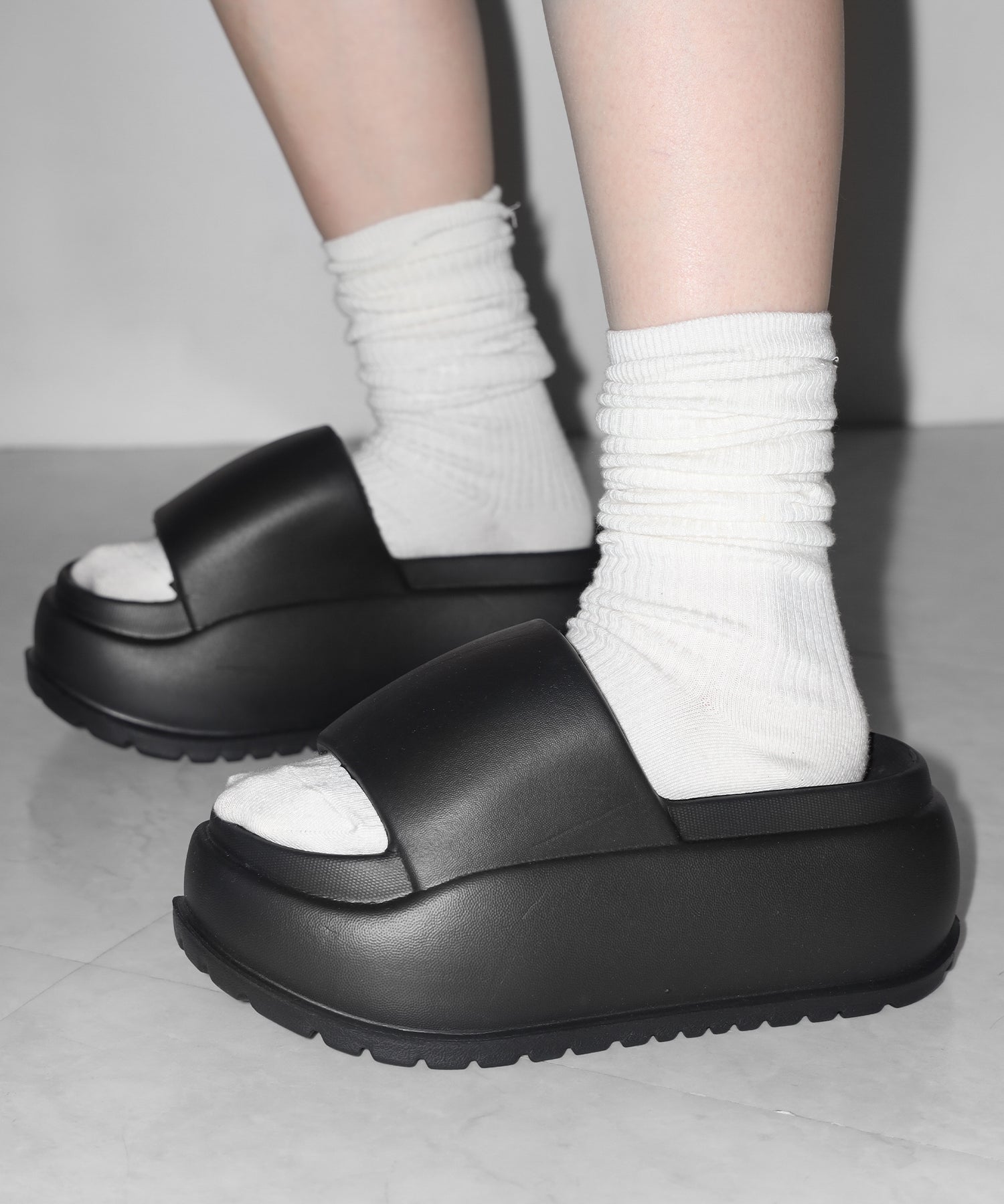 厚底ボリュームソールパフィースライドサンダル／platform volume sole puffy slide sandals