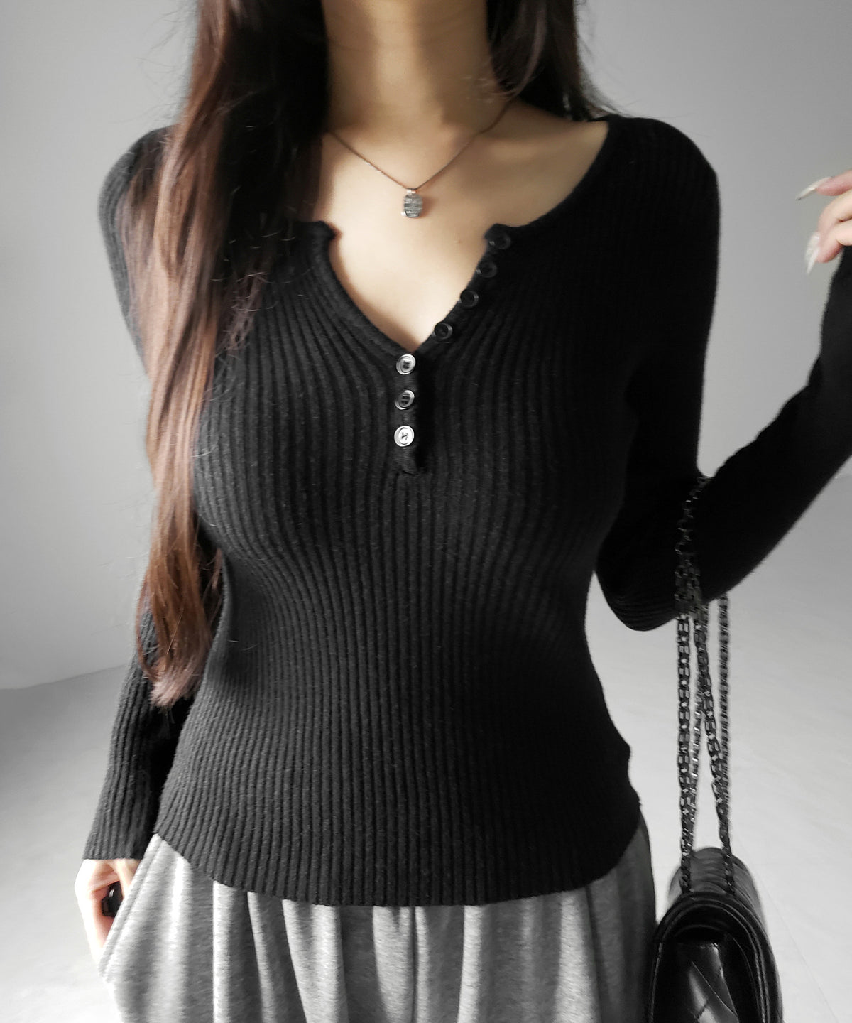 フロントボタンヘンリーネックスリムリブニット ／ Front button henley neck slim rib knit