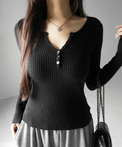 フロントボタンヘンリーネックスリムリブニット ／ Front button henley neck slim rib knit
