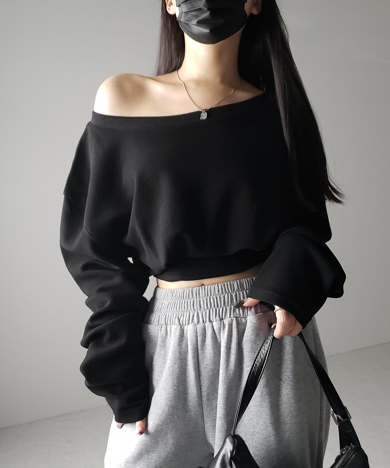 【 2color 】オフショルダーショートスウェットライクトップス ／ off shoulder short sweat like tops