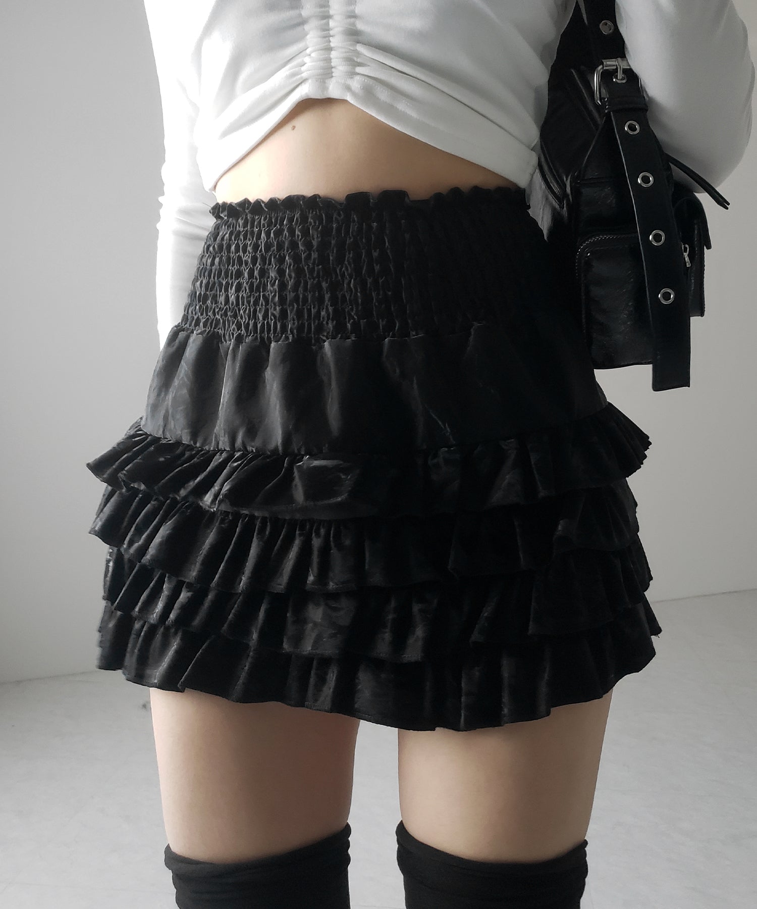 【 ３color ／インナーパンツ裏地付 】ハイウエストシャーリングフリルミニスカート ／ high waist shirring frill mini skirt
