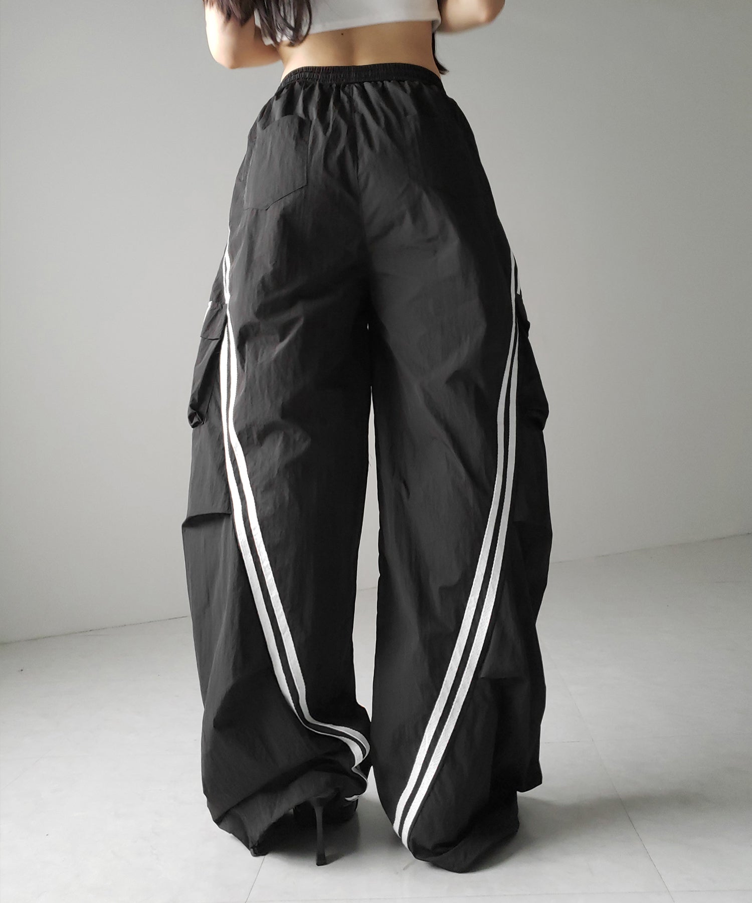 【 ３color ／裾絞り可能２WAY 】サイドラインナイロンタックカーゴワイドパンツ ／ side line nylon tuck cargo wide pants