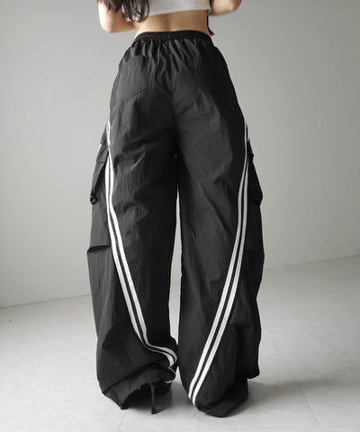 【 ３color ／裾絞り可能２WAY 】サイドラインナイロンタックカーゴワイドパンツ ／ side line nylon tuck cargo wide pants