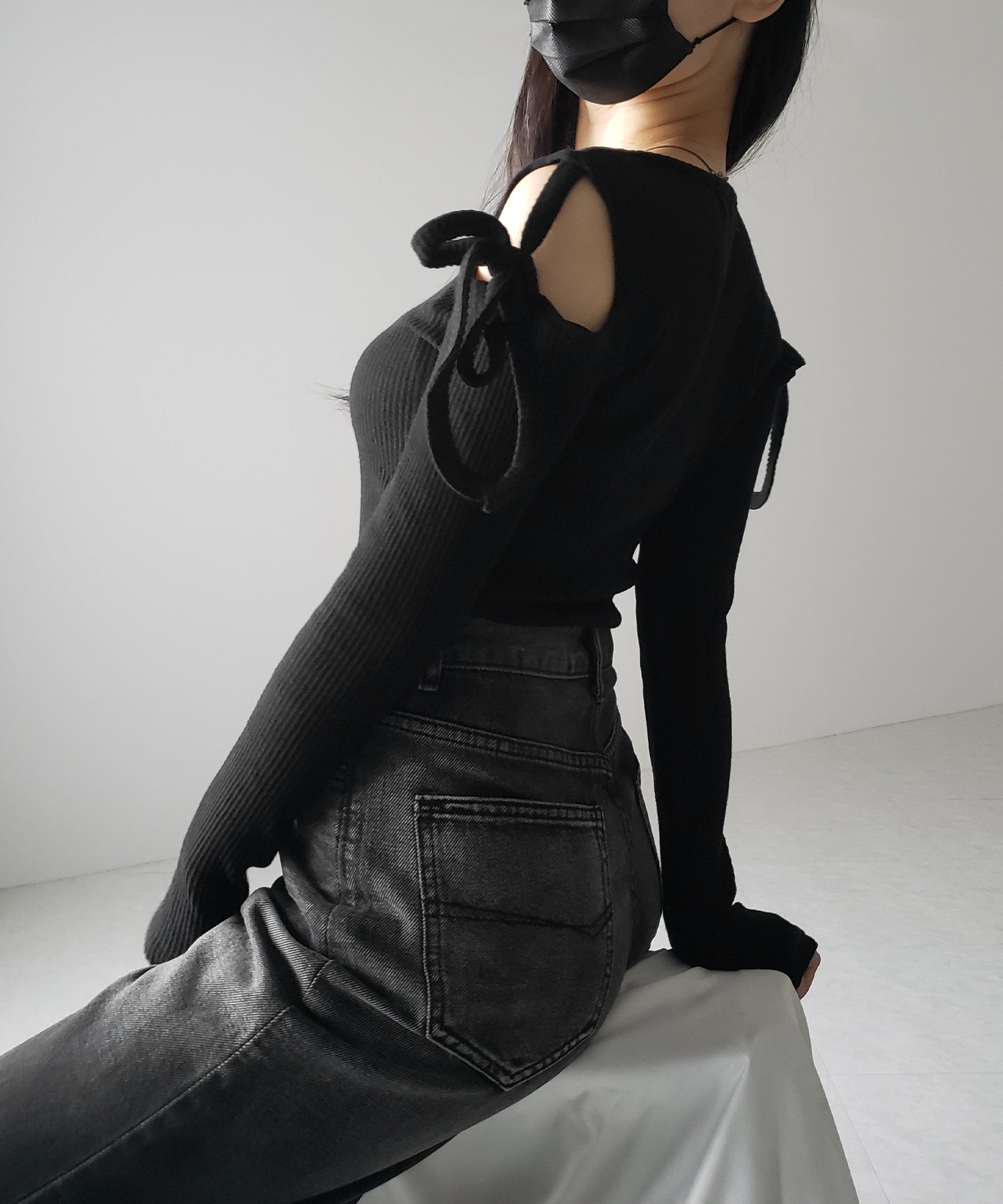 【 ３color 】カットアウトショルダーリボンリブトップス ／ Cut-out shoulder ribbon rib tops
