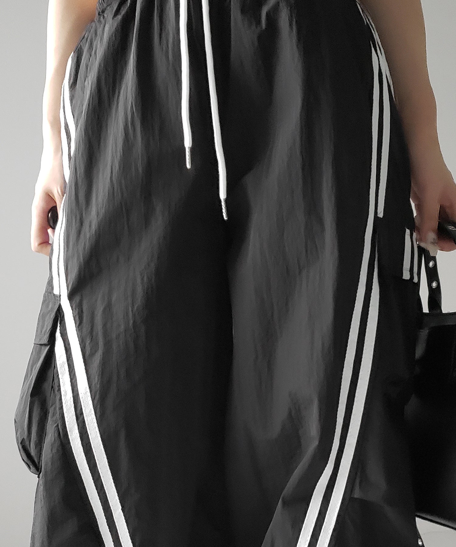 【 ３color ／裾絞り可能２WAY 】サイドラインナイロンタックカーゴワイドパンツ ／ side line nylon tuck cargo wide pants