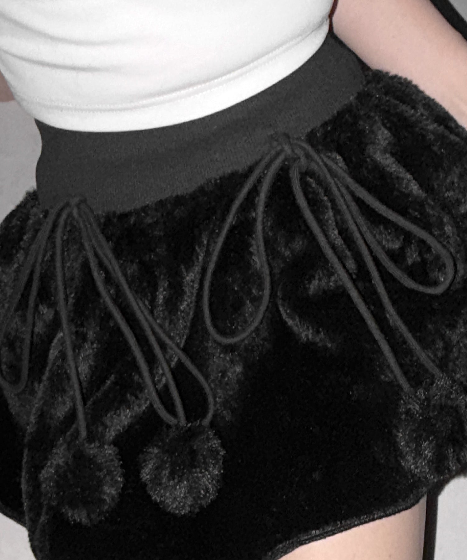 【 インパン裏地付き 】ポンポン付ファーフレアミニスカート ／ ponpon fur flare mini skirt