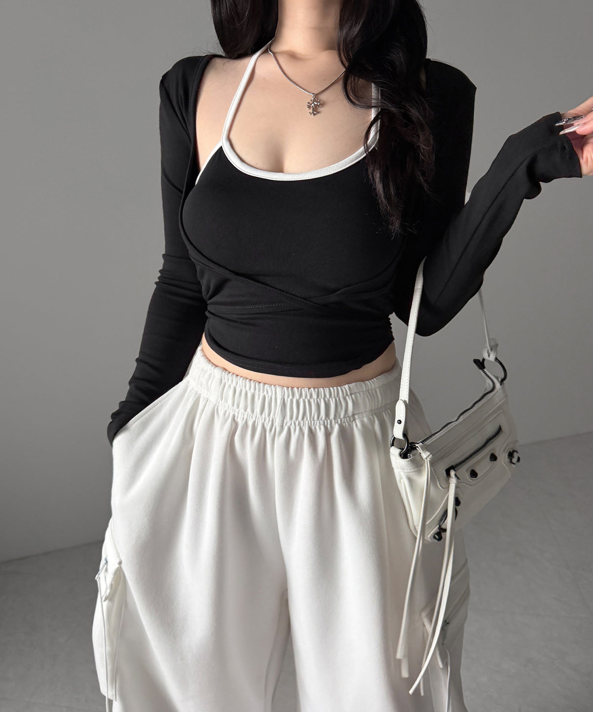 【２点セット 】２WAY クロスストラップショートカーディガン＋ ホルターリボンバイカラーキャミSET ／ 2WAY cross strap short cardigan + halter ribbon bicolor camisole SET