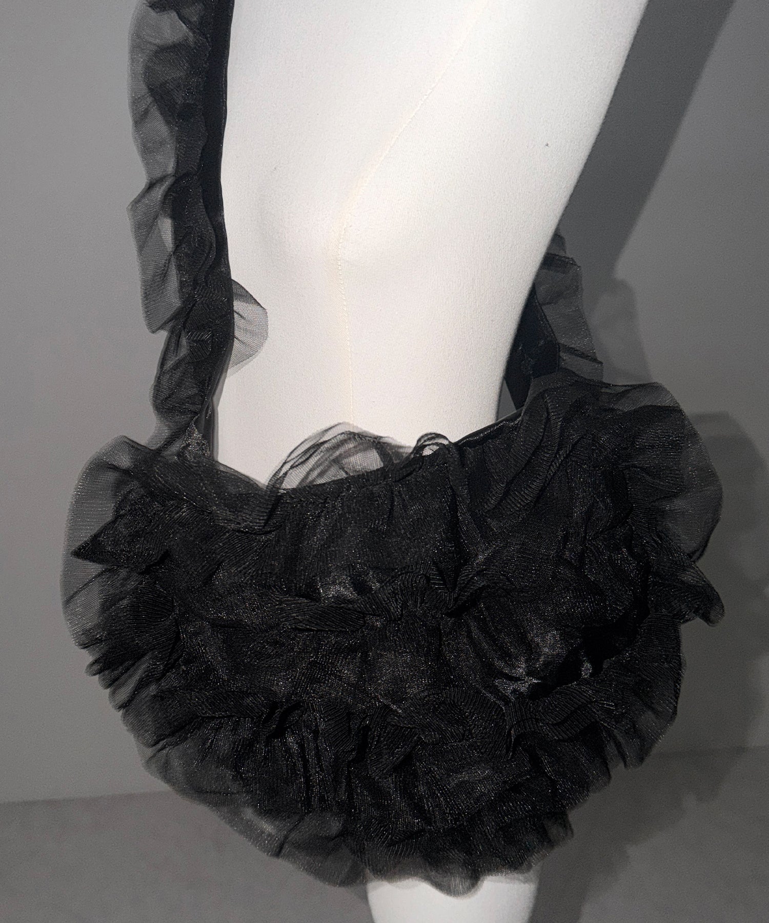 チュールフリルショルダーボディバッグ／ tulle frill shoulder body bag