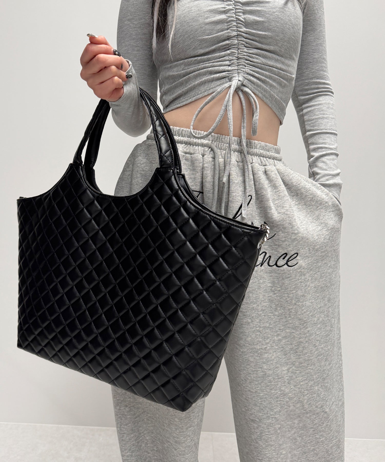 【 A4収納可 】フェイクレザーキルティングトートバッグ ／ fake leather quilted tote bag