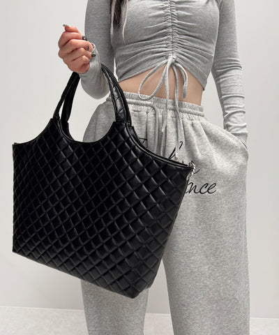 【 A4収納可 】フェイクレザーキルティングトートバッグ ／ fake leather quilted tote bag