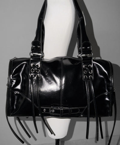 【 ショルダーストラップ付き２WAY 】レースアップベルテッドフリンジボストンショルダーバッグ／lace up belted fringe boston shoulder bag