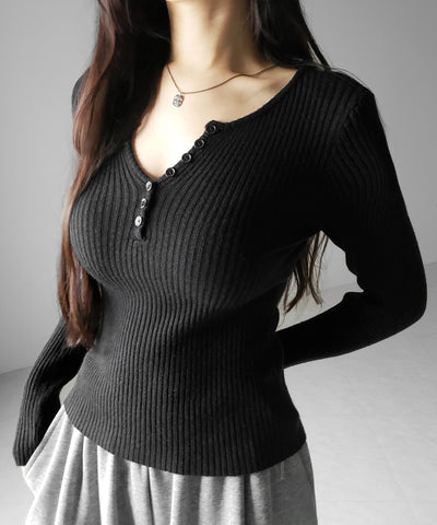 フロントボタンヘンリーネックスリムリブニット ／ Front button henley neck slim rib knit