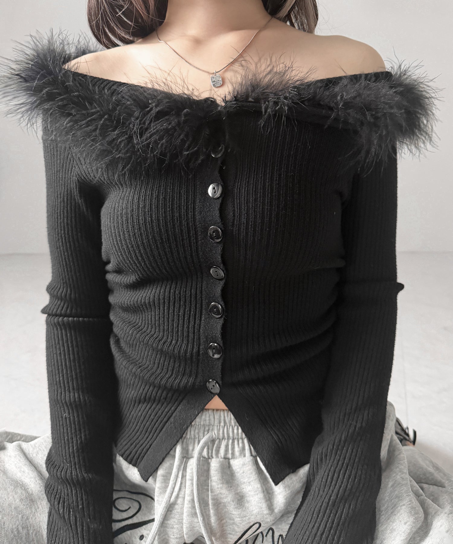 フェザーファー襟オフショルリブニットトップス ／feather fur collar off shoulder rib knit tops