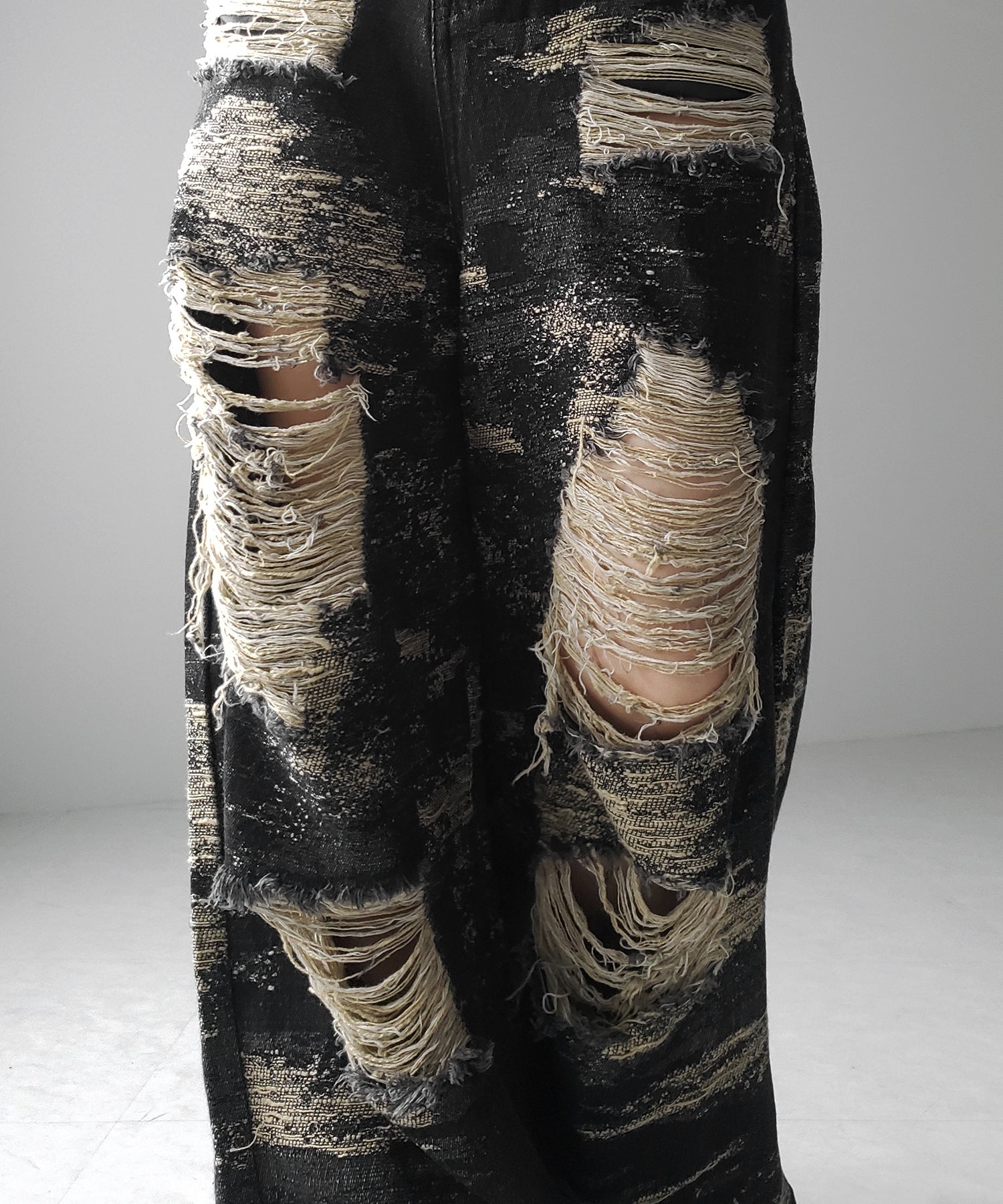 【 ２color ／ ４size 】クラッシュダメージバイカラースラブワイドデニム ／ crash damaged bicolor slab wide denim