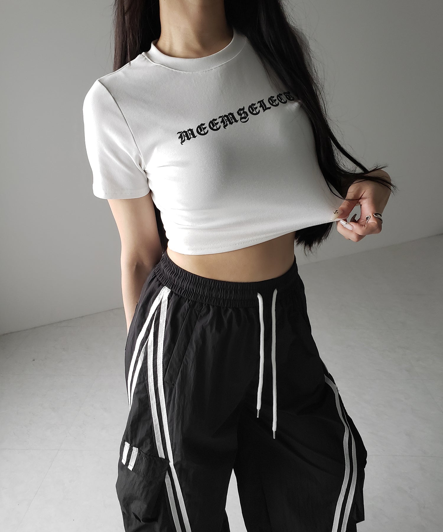 【 ３color ／裾絞り可能２WAY 】サイドラインナイロンタックカーゴワイドパンツ ／ side line nylon tuck cargo wide pants
