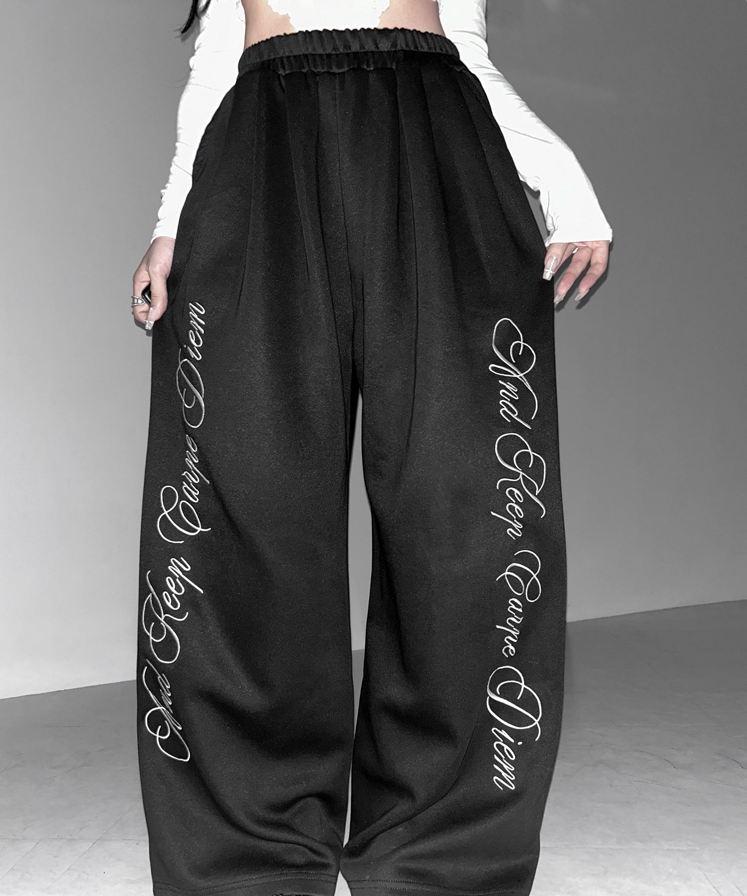 レタリングロゴ刺繍ワイドスウェットパンツ ／ lettering logo embroidery wide sweatpants