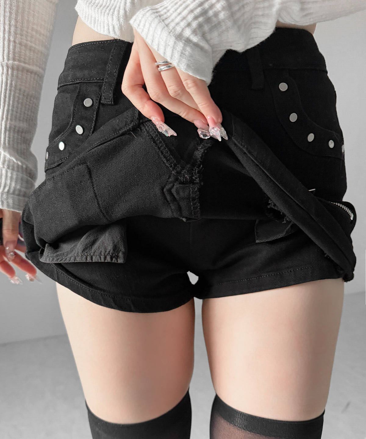 スタッズジップデザインストレッチデニムミニスカパン／ studs zip design stretch denim mini skirt pants