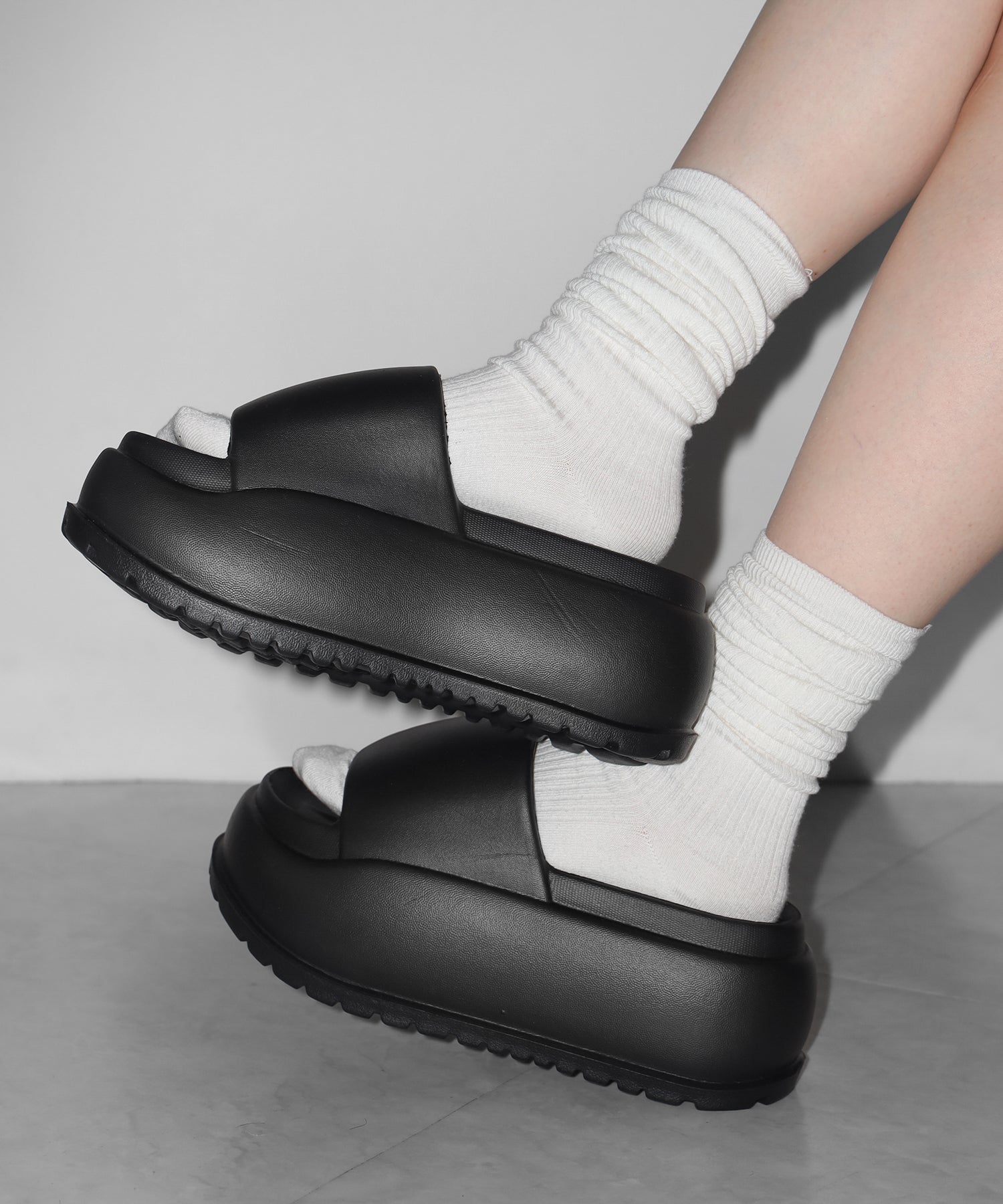 厚底ボリュームソールパフィースライドサンダル／platform volume sole puffy slide sandals