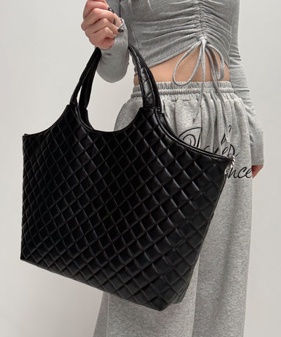 【 A4収納可 】フェイクレザーキルティングトートバッグ ／ fake leather quilted tote bag