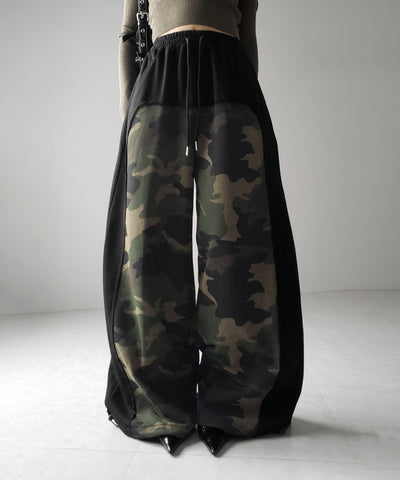 【 裾絞り可能２WAY 】カモフラドッキングミリタリーワイドスウェットパンツ ／ camouflage docking military wide sweat pants