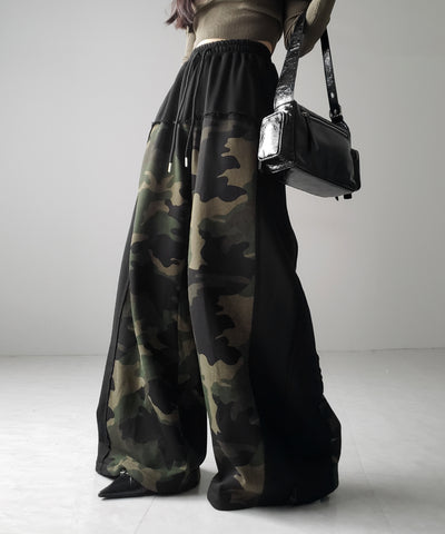【 裾絞り可能２WAY 】カモフラドッキングミリタリーワイドスウェットパンツ ／ camouflage docking military wide sweat pants