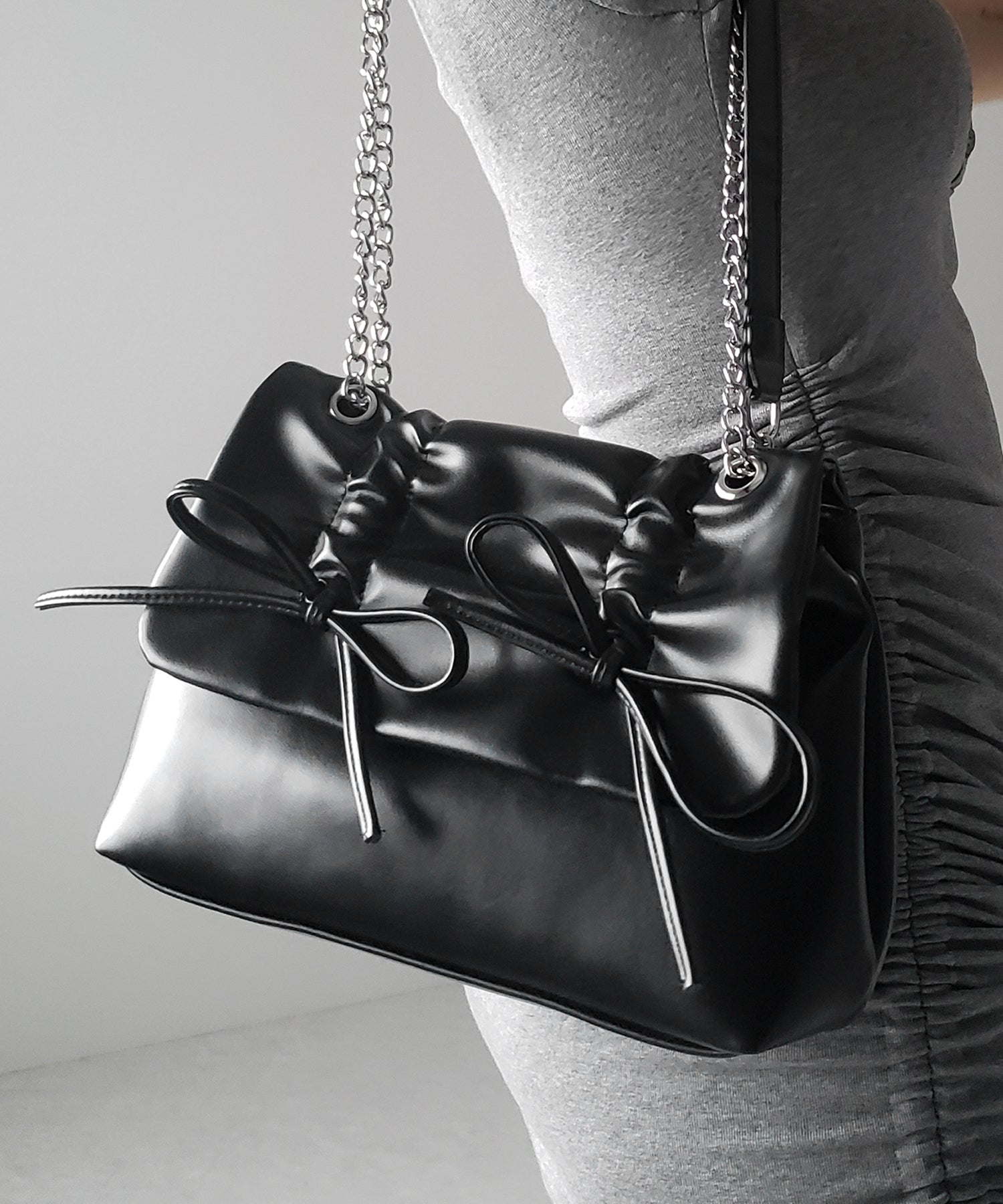 【 ３color 】ダブルリボンフェイクレザーチェーンショルダーバッグ ／ double ribbon fake leather chain shoulder bag