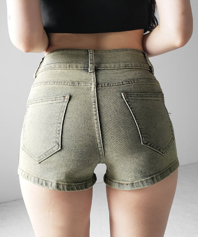 ヴィンテージライクスタッズスリムフィットデニムショートパンツ ／ vintage like studded slim-fit denim shorts