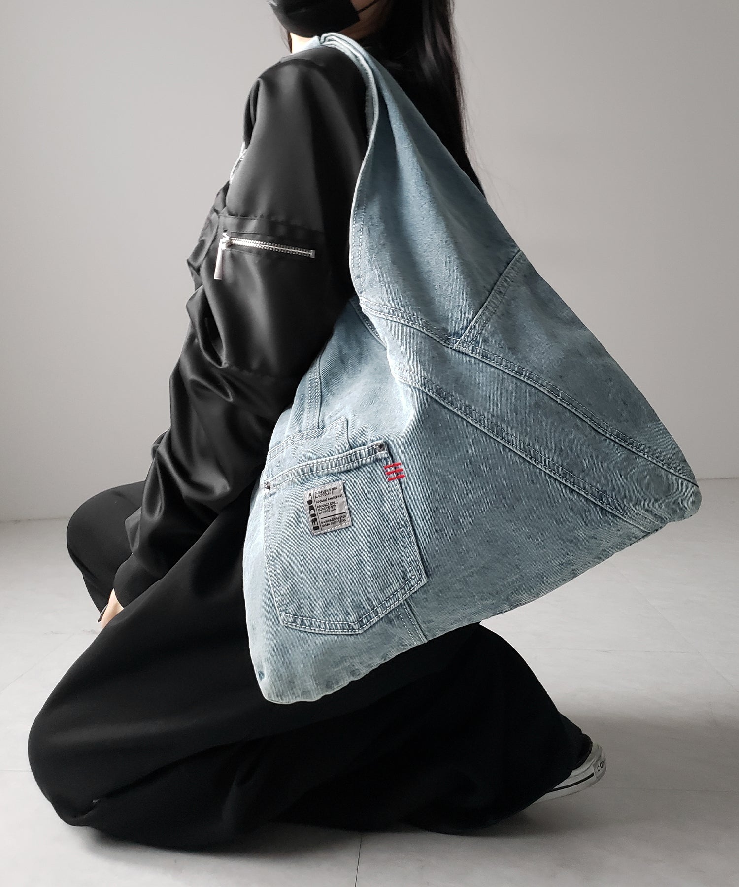 【 ２color 】リメイクウォッシュトライアングルデニムショルダーバッグ ／ remade wash triangle denim shoulder bag