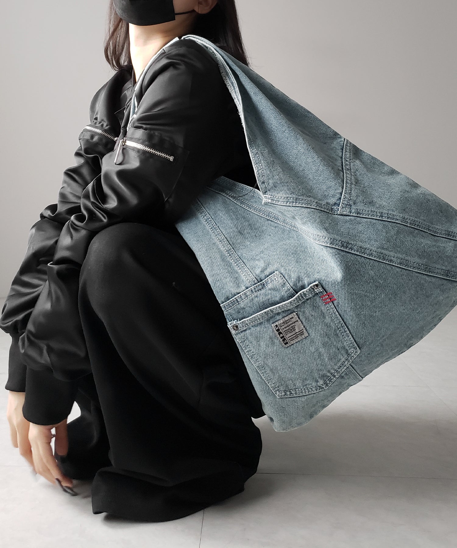 【 ２color 】リメイクウォッシュトライアングルデニムショルダーバッグ ／ remade wash triangle denim shoulder bag