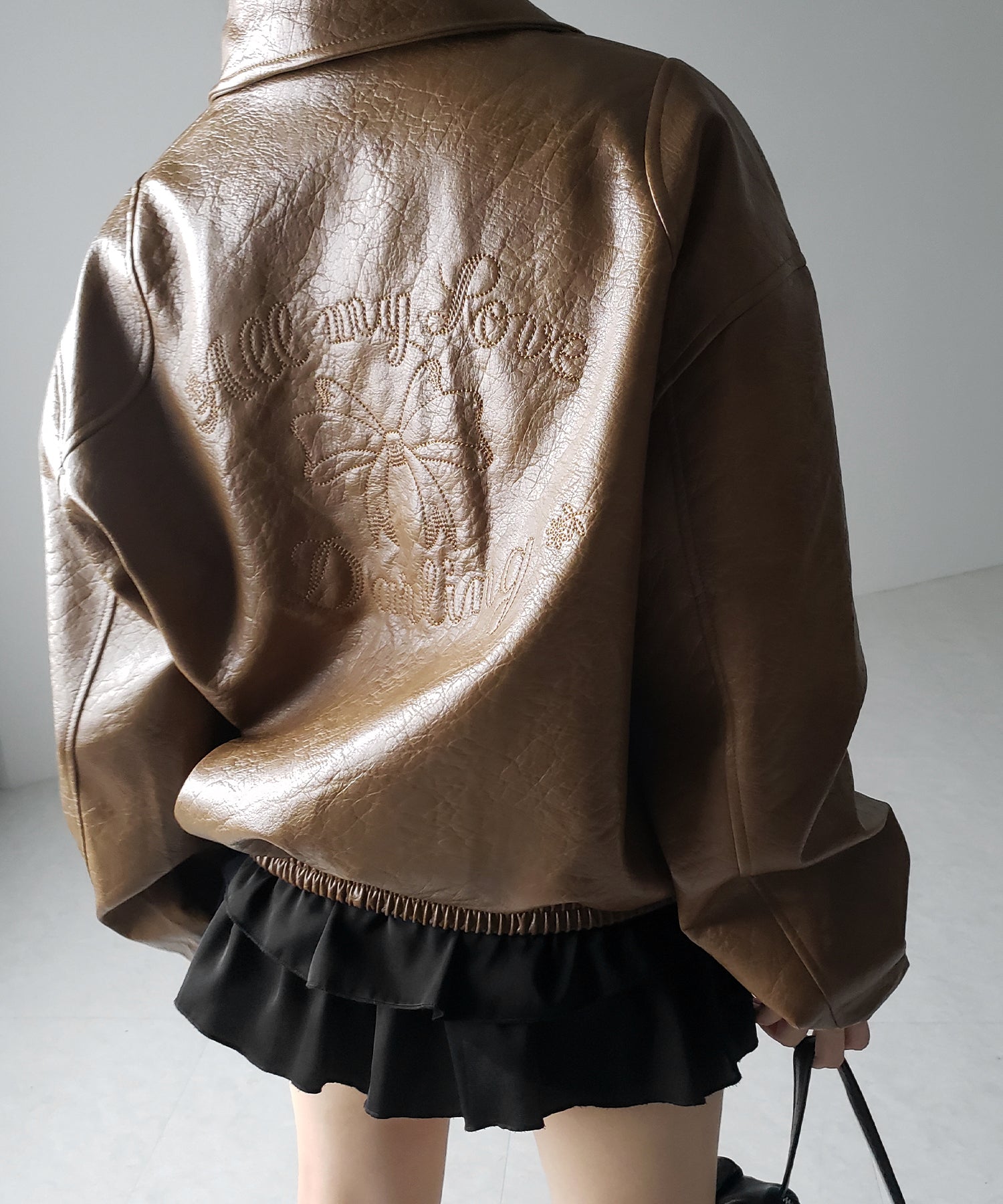 【 ２color 】バックリボン刺繍ヴィンテージライクフェイクレザーブルゾン ／ back ribbon vintage like fake leather blouson