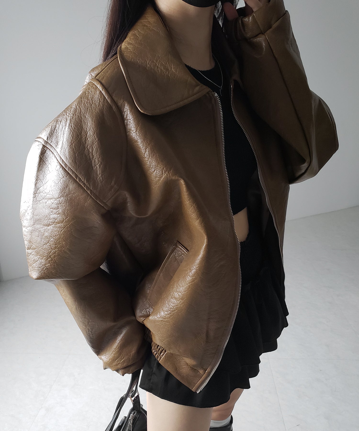 【 ２color 】バックリボン刺繍ヴィンテージライクフェイクレザーブルゾン ／ back ribbon vintage like fake leather blouson
