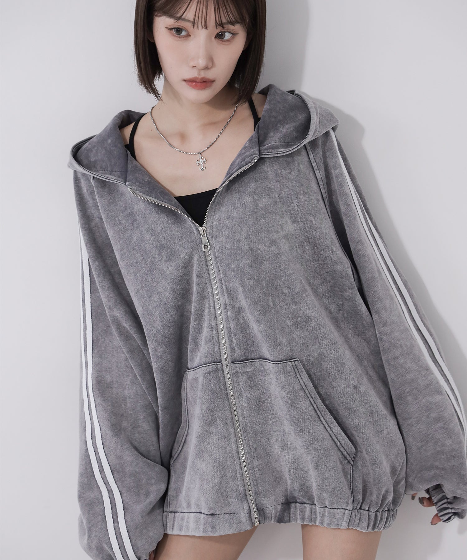 ピグメントヴィンテージ加工サイドラインジップアップパーカー ／ Pigment vintage side line zip-up hoodie