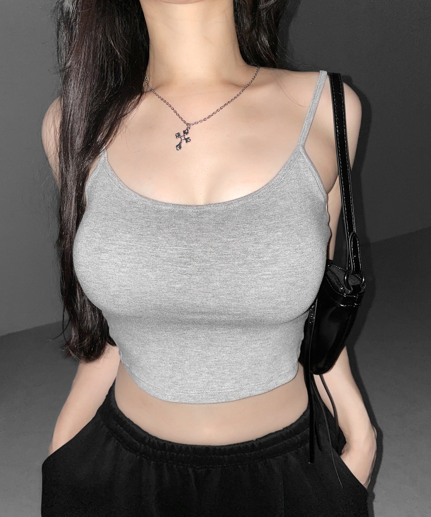 【 カップ付き 】スクエアネックストラップショートキャミソール ／ square neck strap short camisole