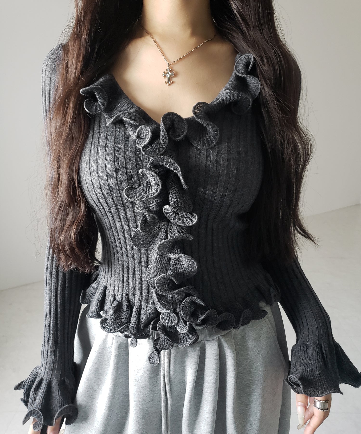 シアーフリル長袖リブニットカーディガン ／ sheer frill long-sleeve ribbed knit cardigan