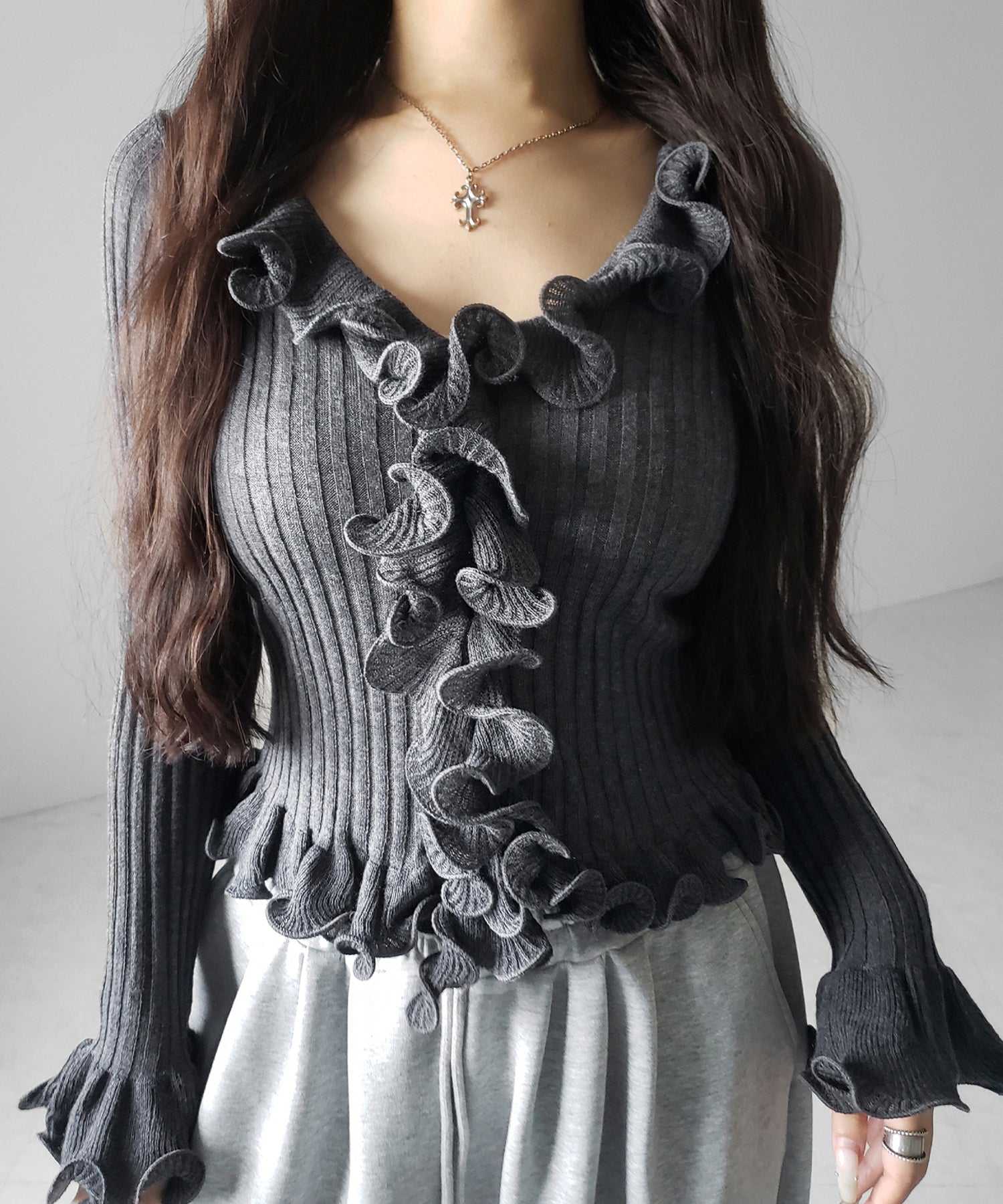 シアーフリル長袖リブニットカーディガン ／ sheer frill long-sleeve ribbed knit cardigan