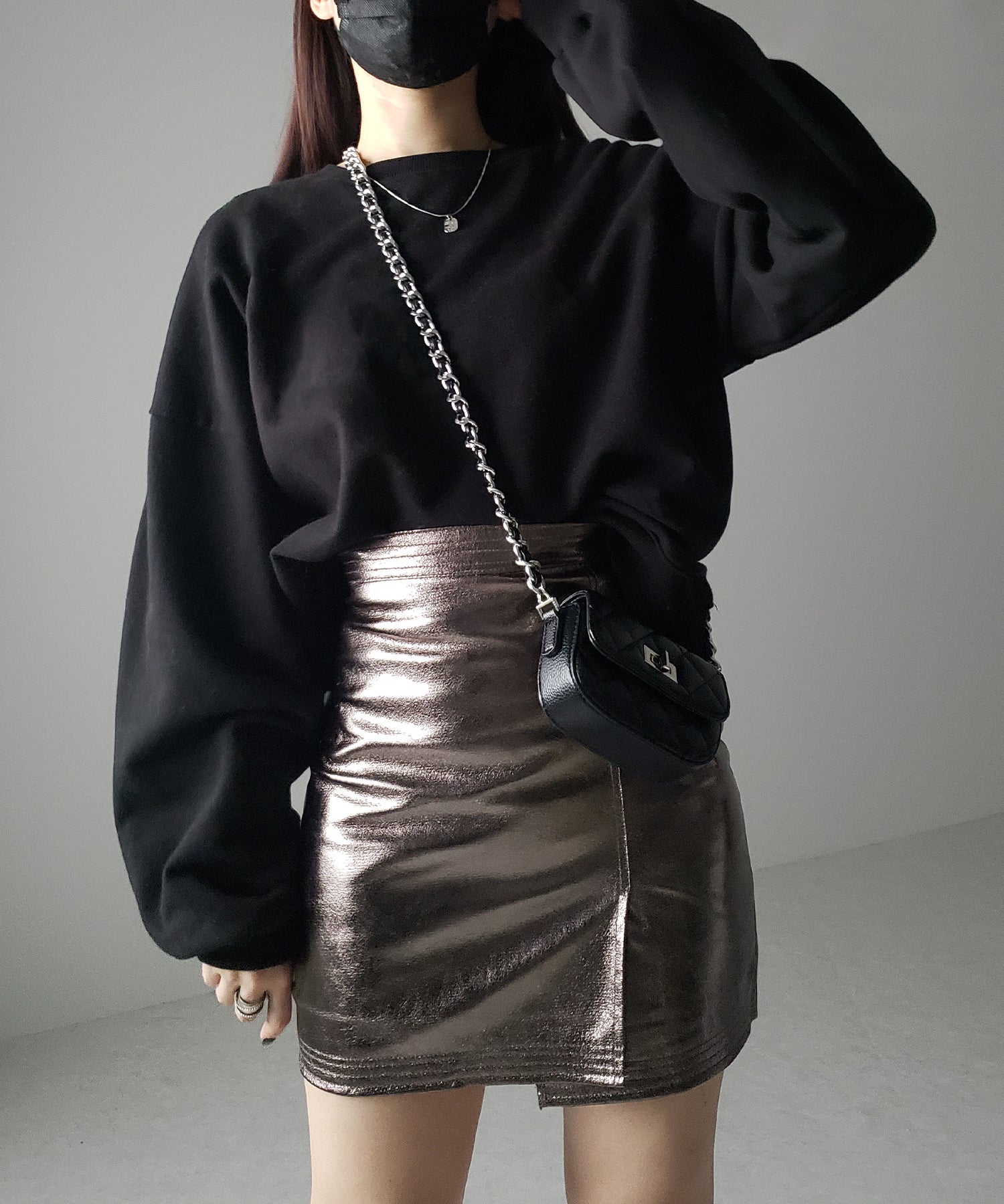 メタリックスリットハイウエストタイトミニスカート ／ metallic slit highwaist tight mini skirt