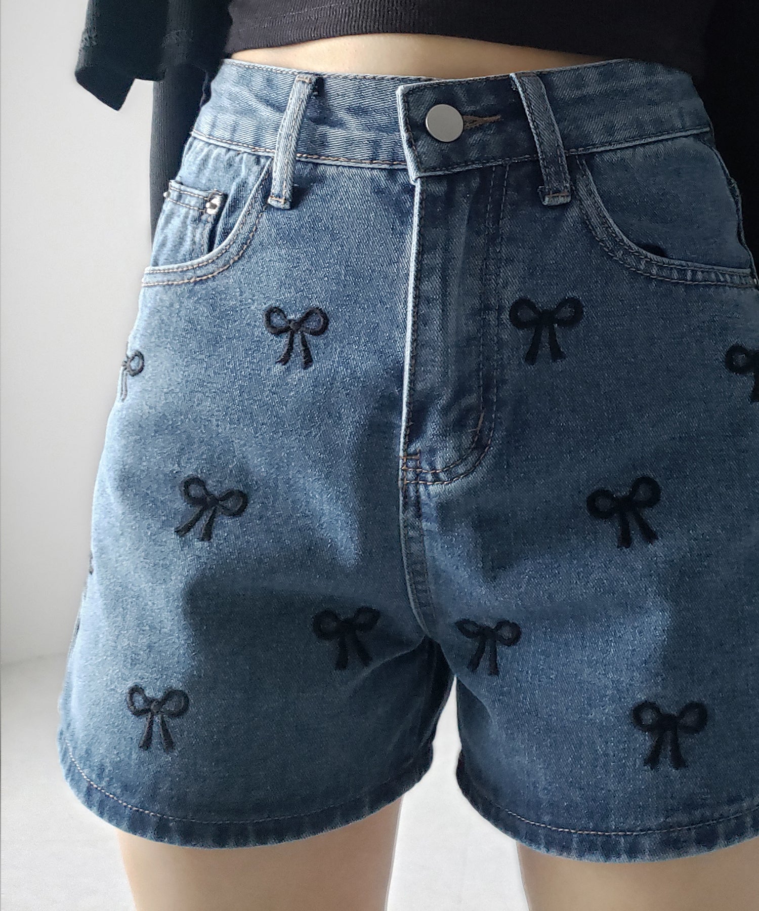 【 ２color 】ミニリボン刺繍ハイウエストデニムショートパンツ ／ mini ribbon  embroidery high waist denim short pants