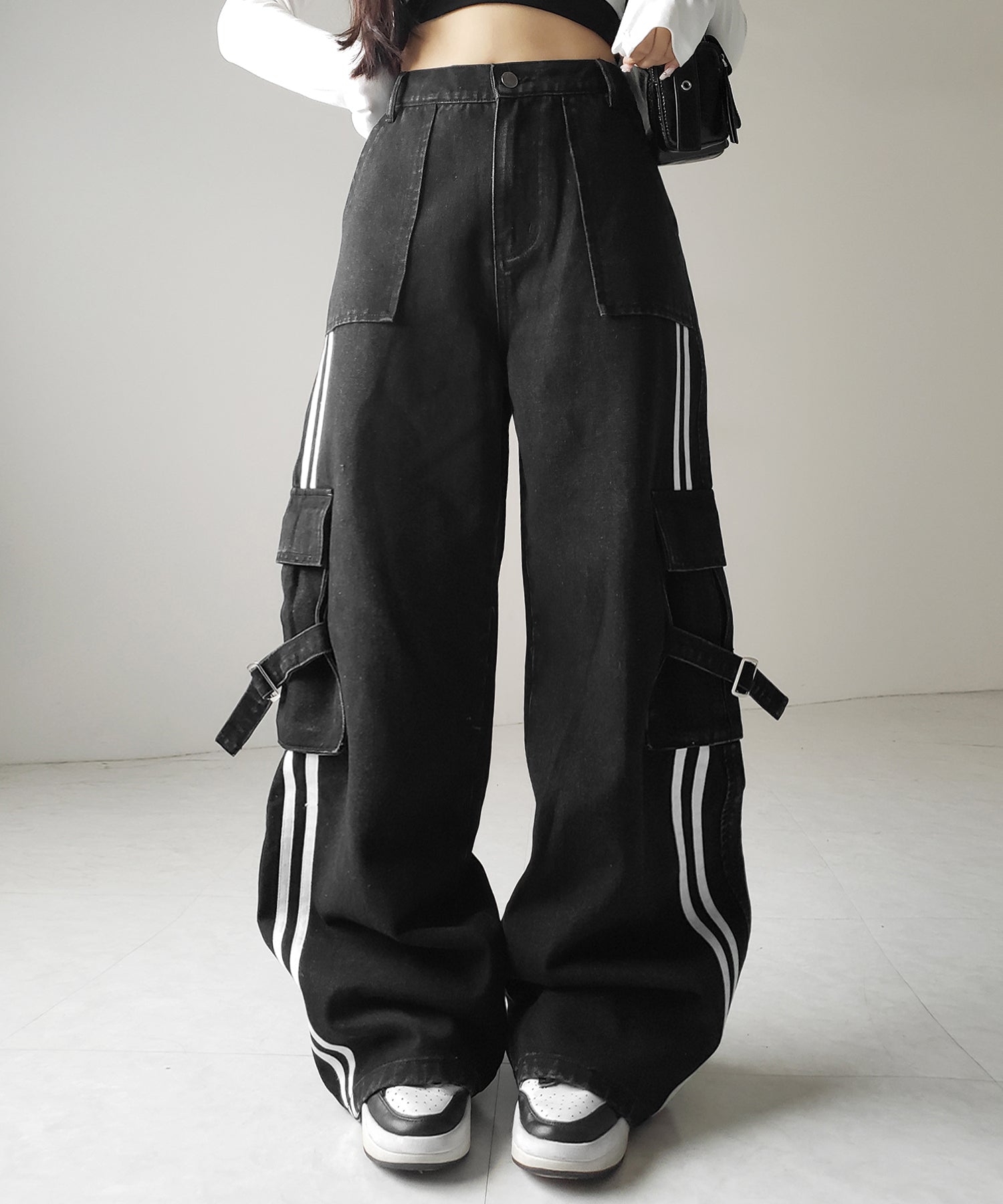 ゴルチェジーンズ　赤と黒のグラフィックパンツ　希少品　サイズ48　 32インチ ゴルチェジーンズ 赤と黒のグラフィックパンツ 希少品 サイズ48