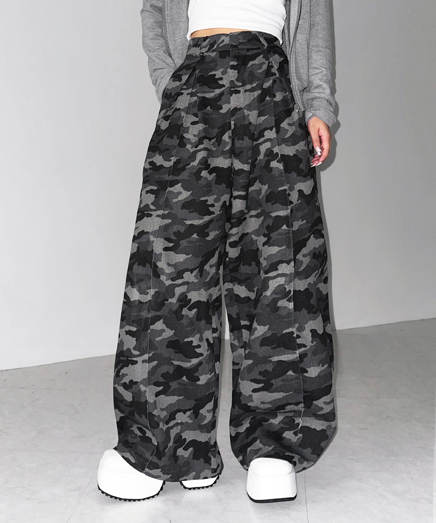 【 ２color ／ ４size 】ダブルタックヴィンテージカモフラージュワイドパンツ ／ double tuck vintage camouflage wide pants