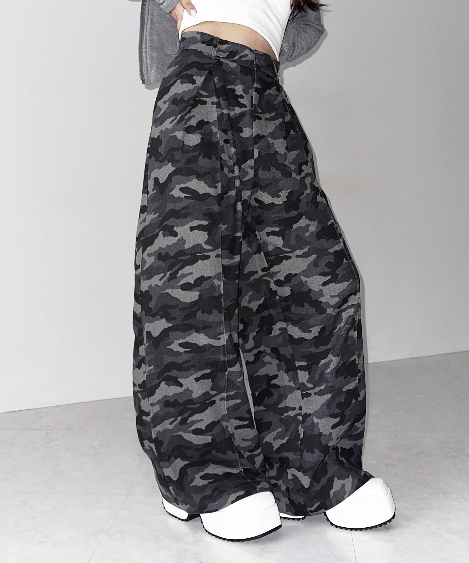 【 ２color ／ ４size 】ダブルタックヴィンテージカモフラージュワイドパンツ ／ double tuck vintage camouflage wide pants
