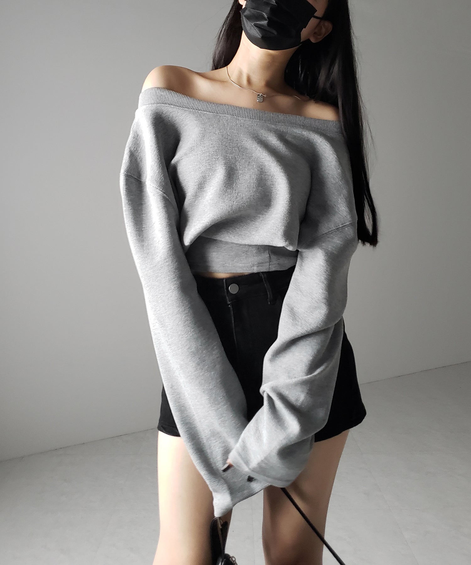 【 2color 】オフショルダーショートスウェットライクトップス ／ off shoulder short sweat like tops