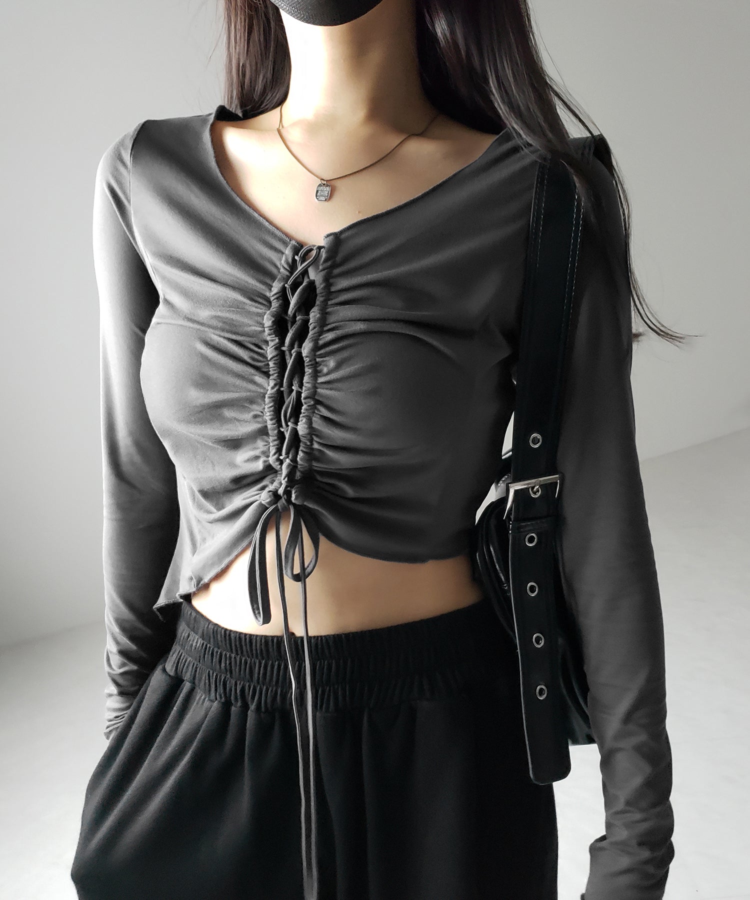 【 ２color 】レースアップショートスリムカットソートップス ／ lace up short slim cut and sew tops