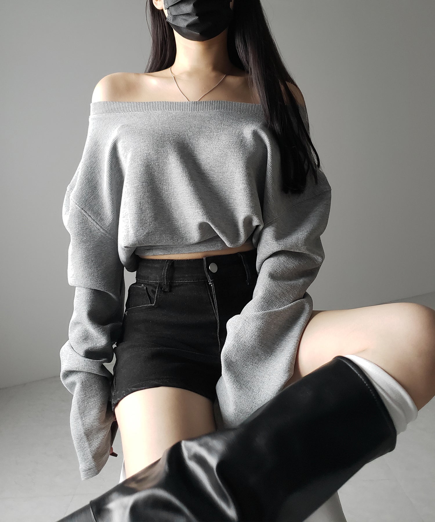 【 2color 】オフショルダーショートスウェットライクトップス ／ off shoulder short sweat like tops