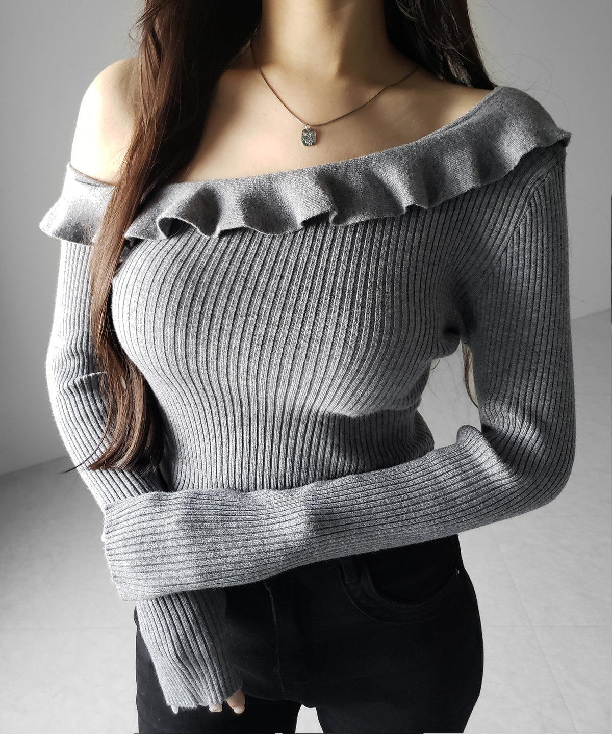 ワンショルフリルタイトリブニットトップス ／ one-shoulder frill tight rib knit tops