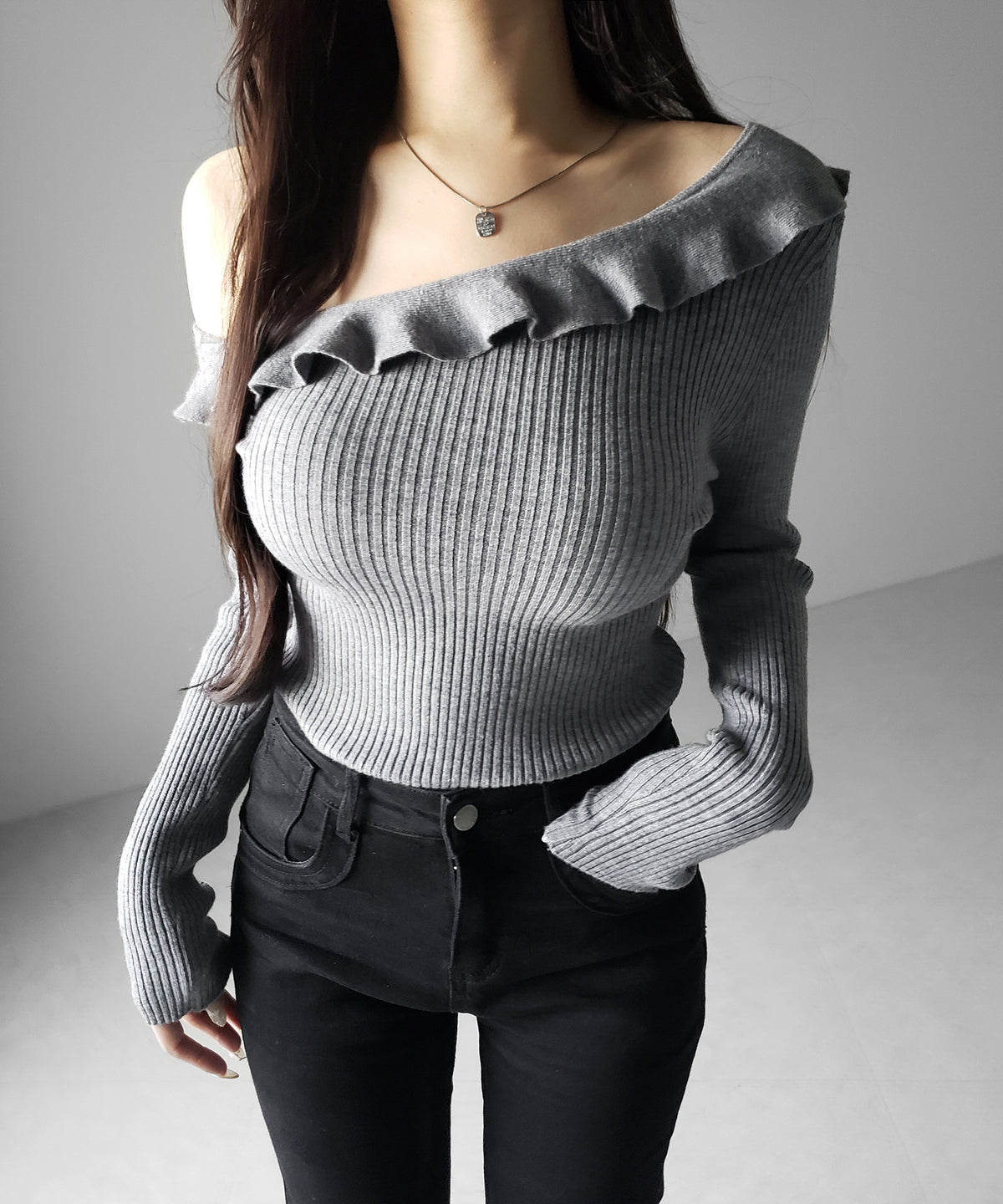 ワンショルフリルタイトリブニットトップス ／ one-shoulder frill tight rib knit tops