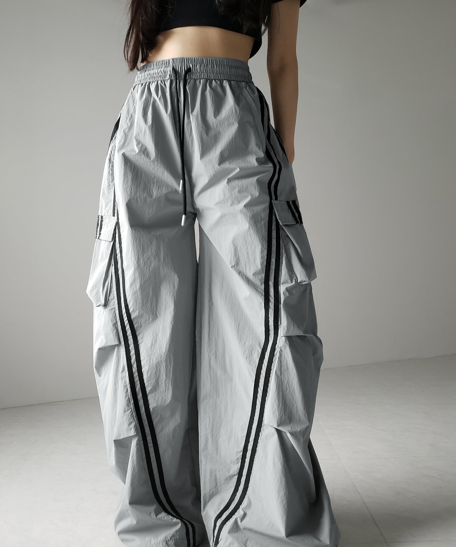 【 ３color ／裾絞り可能２WAY 】サイドラインナイロンタックカーゴワイドパンツ ／ side line nylon tuck cargo wide pants