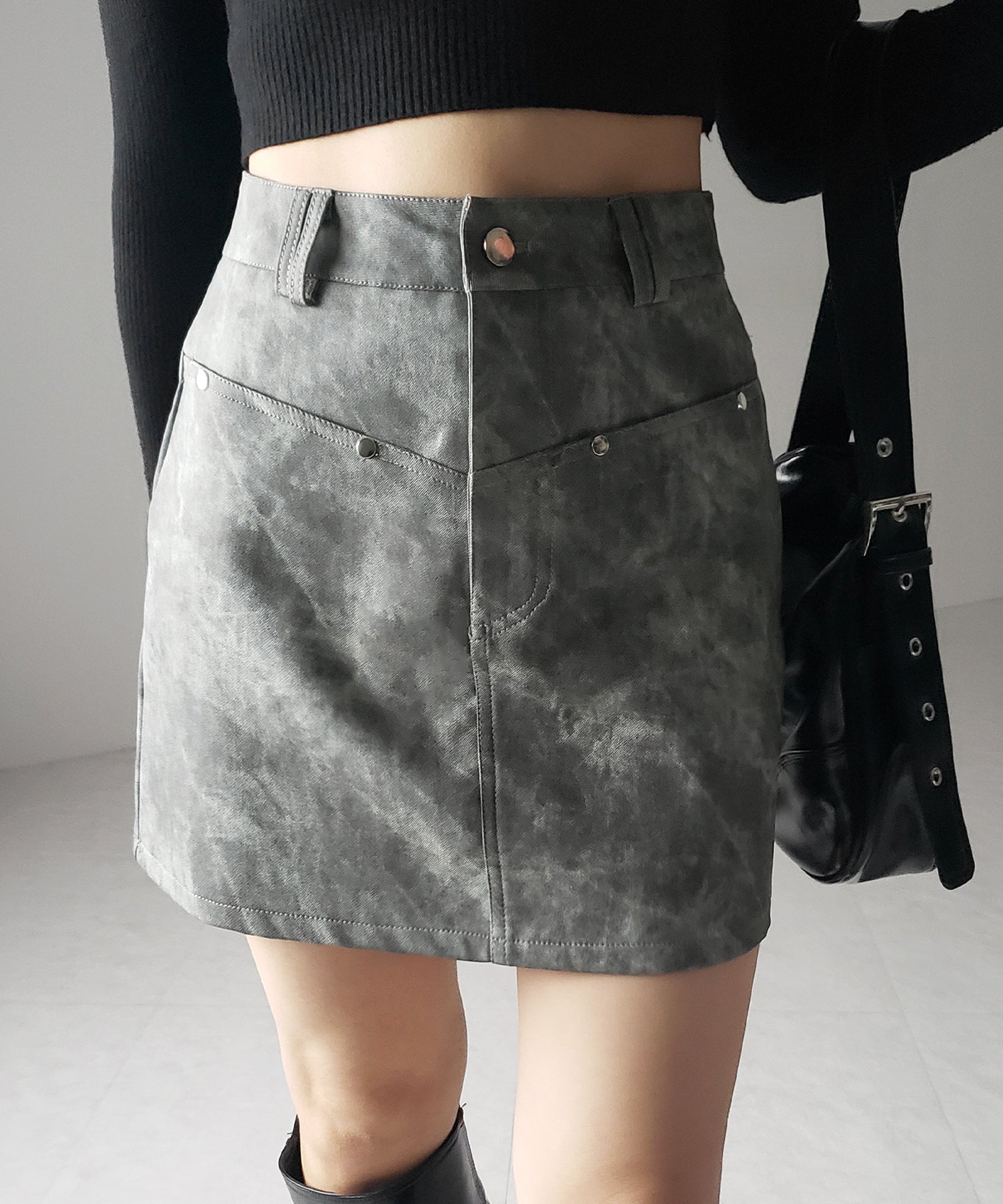 【 ２color ／ ３size 】ヴィンテージライクフェイクレザーミニスカート ／ vintage like fake leather mini skirt