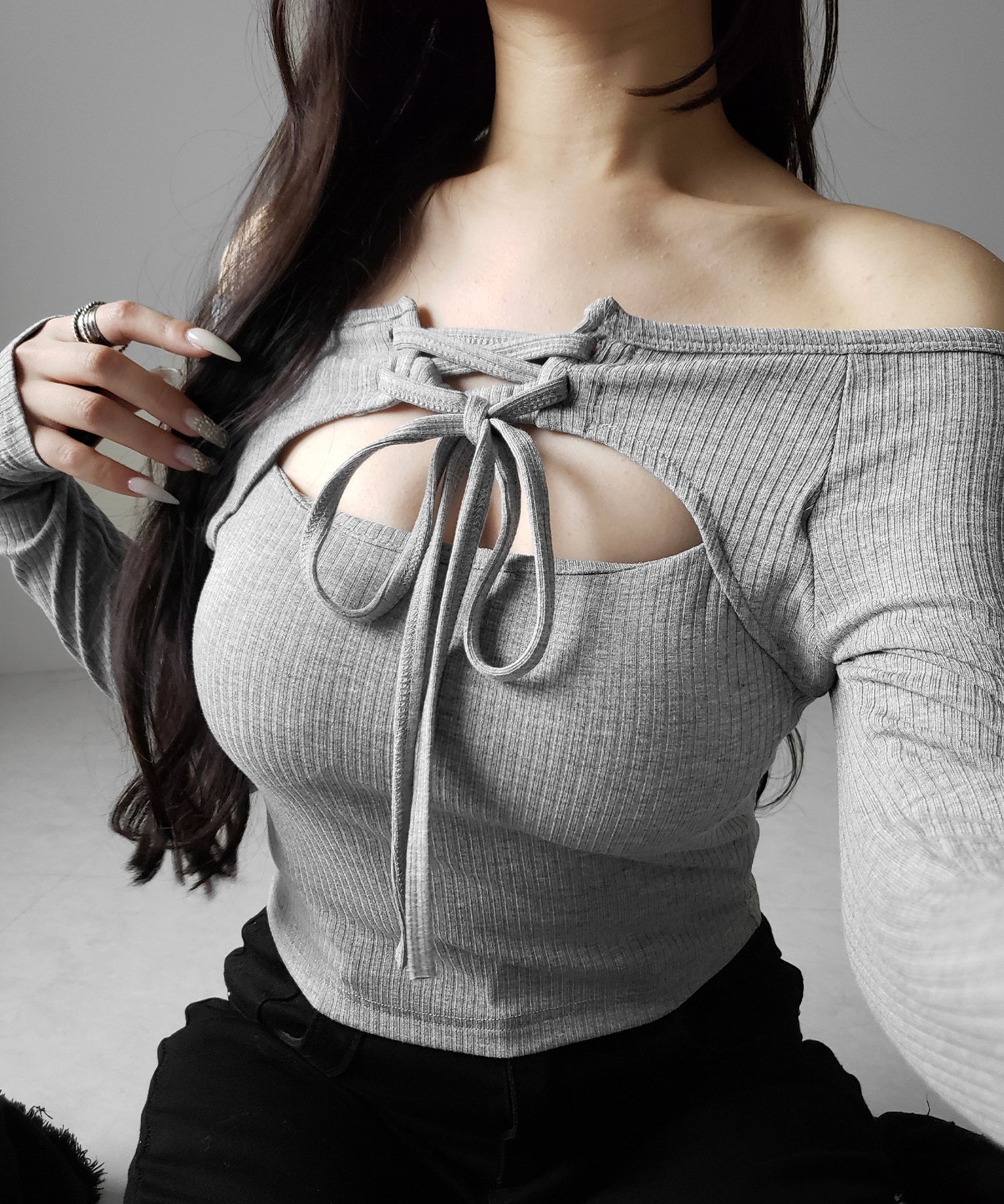 レースアップリボンカットアウトオフショルリブロンT ／ lace up ribbon cutout offshoulder ribbed long T-shirt