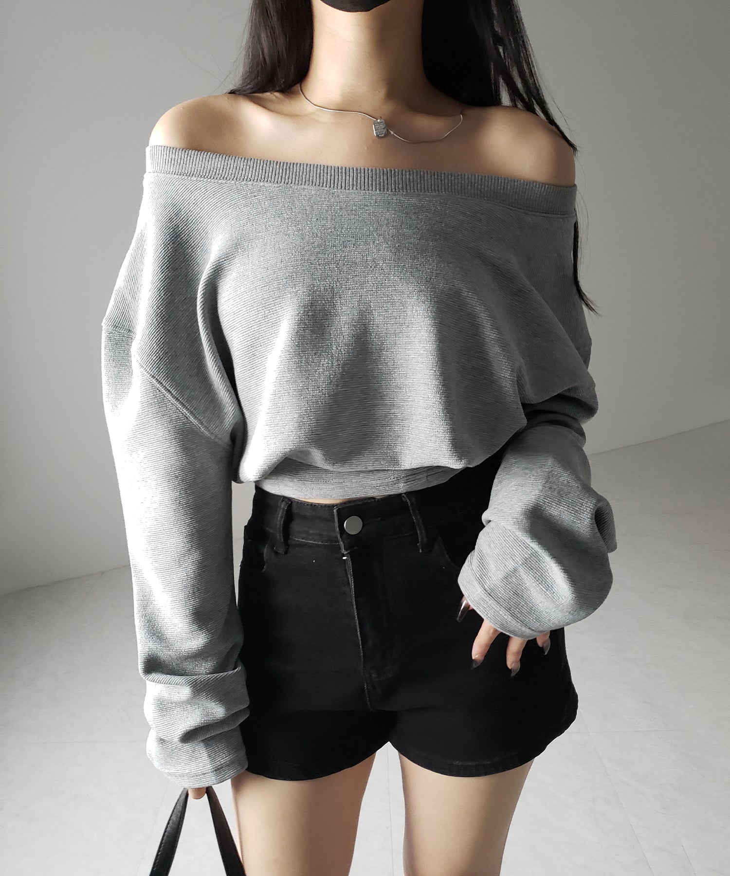 【 2color 】オフショルダーショートスウェットライクトップス ／ off shoulder short sweat like tops